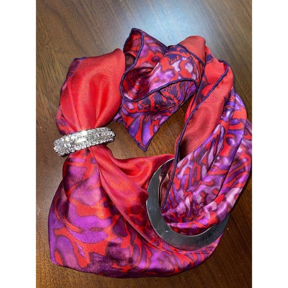 GIVENCHY Logo Eyelet Silk Twill Scarf In Red 26x27 with ring - Picture 4 of 16